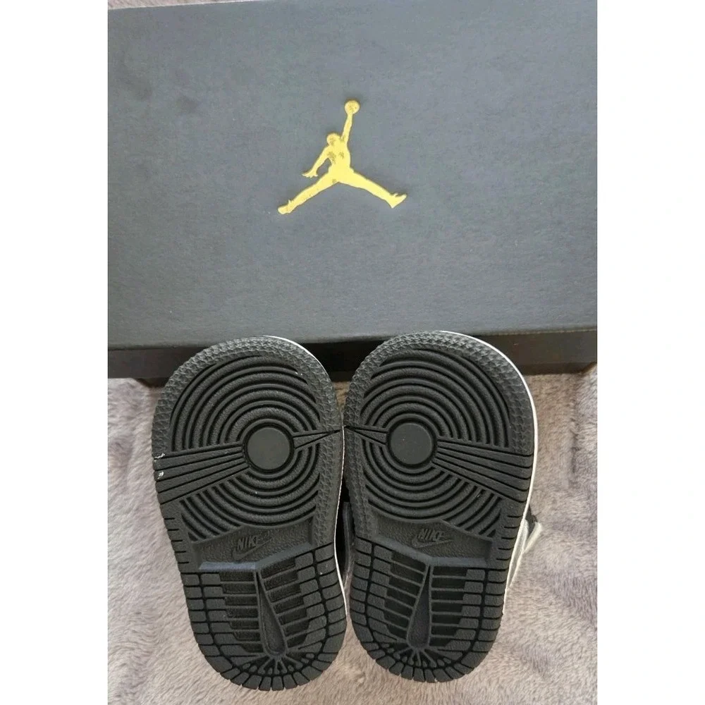 NIKE AIR JORDAN 1 RETRO HIGH OG (TD) BLACK/WHITE NEW WITH BOX SIZE 2C